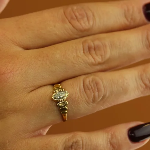 Antique Oval Ring With Stone